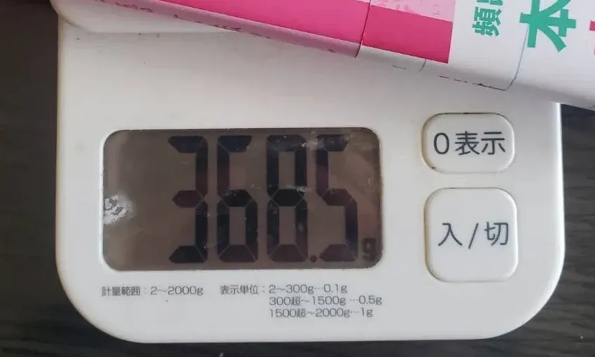 キッチンスケールで測ったhime式 韓国語文法ドリルの重さ。表示は368.5g
